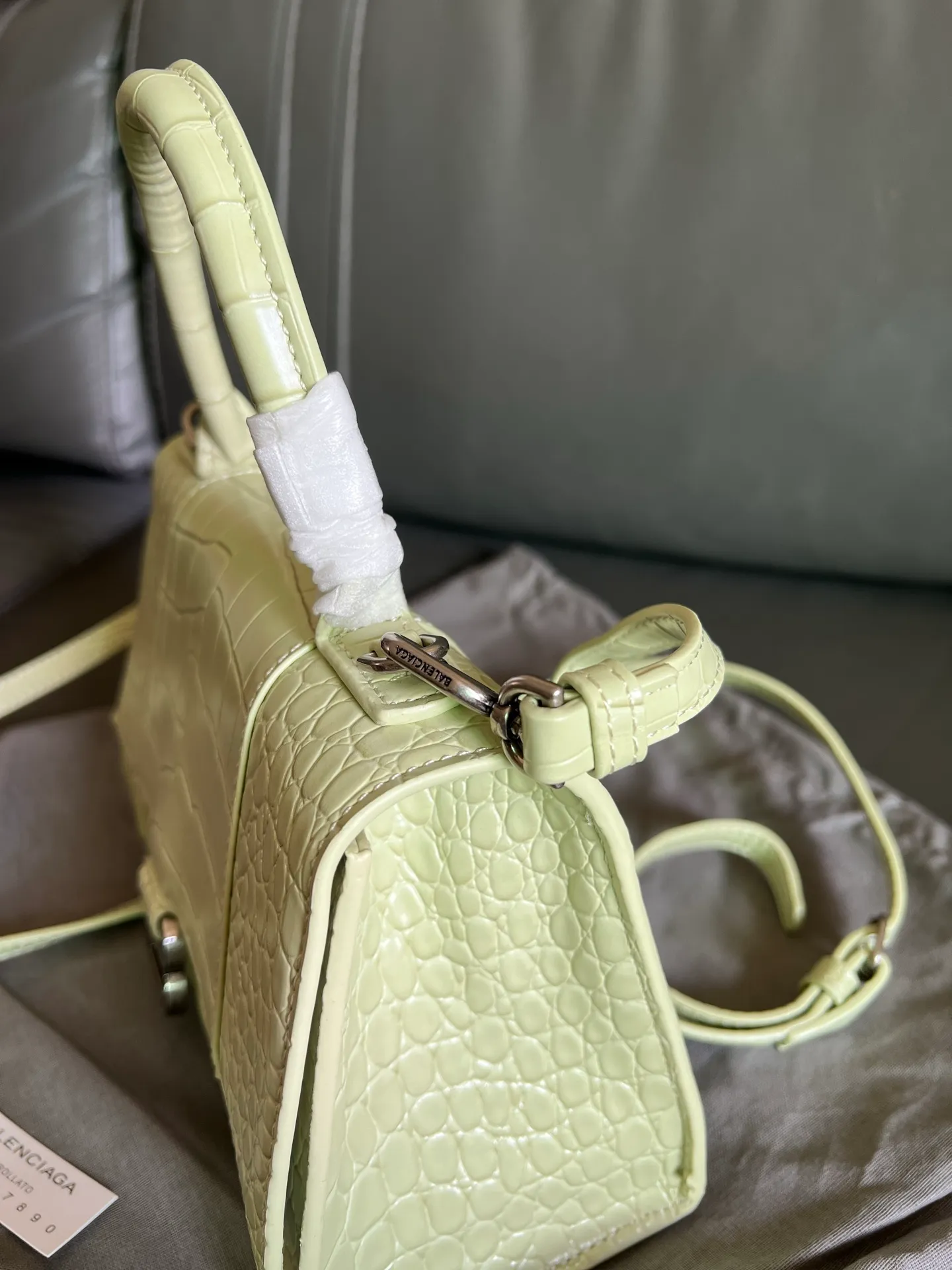 All Categories Official Website "Brand Women's Bags" Women's Bags 💙 BALENCIAGA 2026 New BALENCIAGA Crocodile Pattern Buckle Hourglass Bag