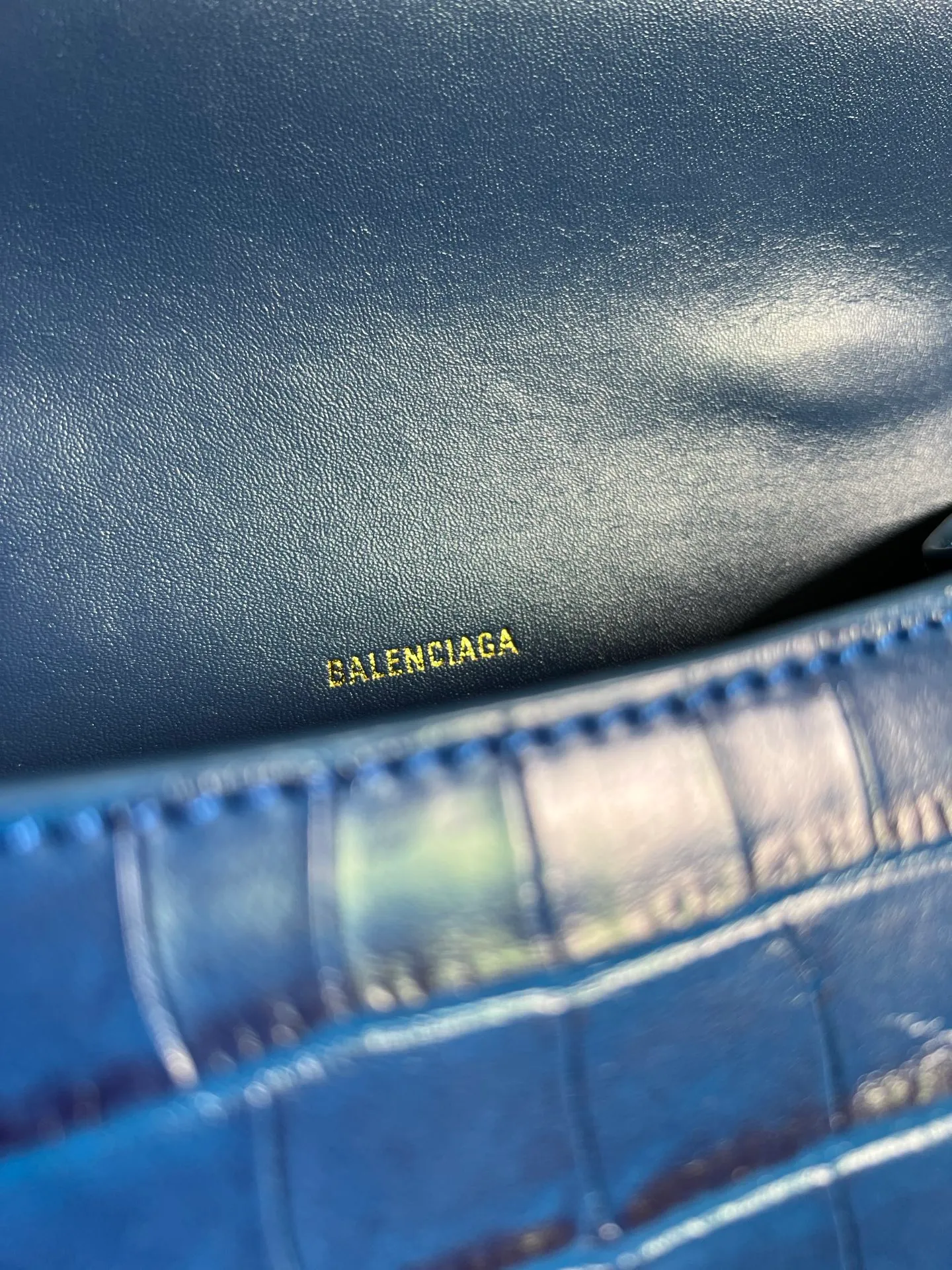 All Categories Official Website "Brand Women's Bags" Women's Bags 💙 BALENCIAGA 2026 New BALENCIAGA Crocodile Pattern Buckle Hourglass Bag