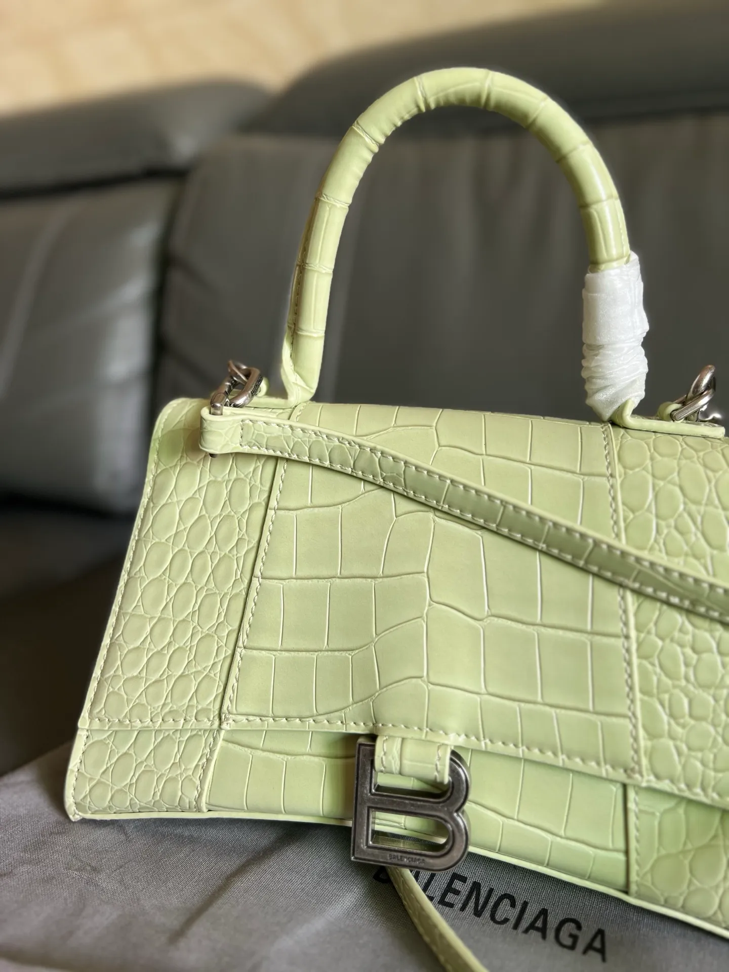 All Categories Official Website "Brand Women's Bags" Women's Bags 💙 BALENCIAGA 2026 New BALENCIAGA Crocodile Pattern Buckle Hourglass Bag