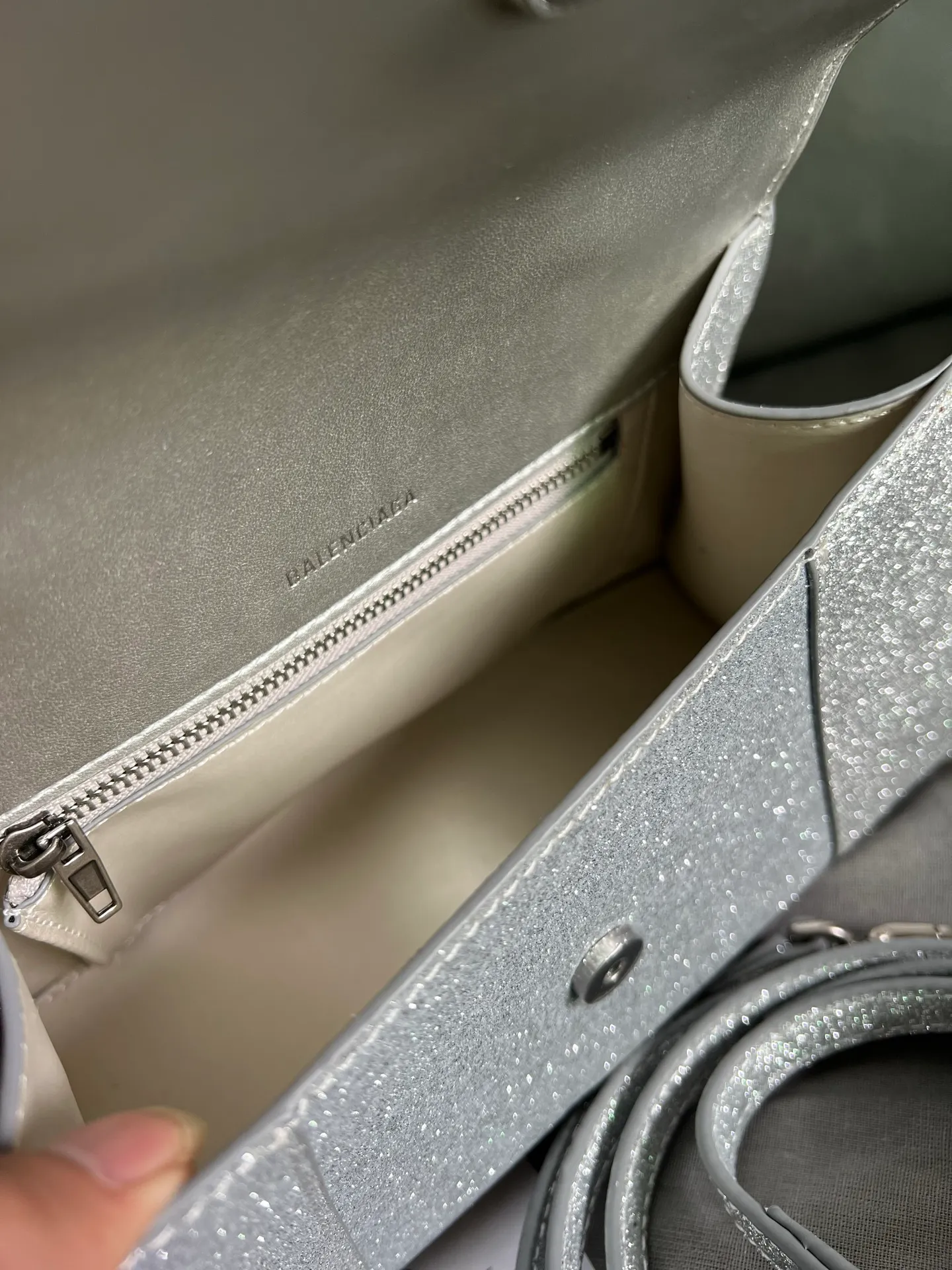 All Categories Official Website "Brand Women's Bags" Women's Bags 💙 BALENCIAGA 2026 New BALENCIAGA Crocodile Pattern Buckle Hourglass Bag