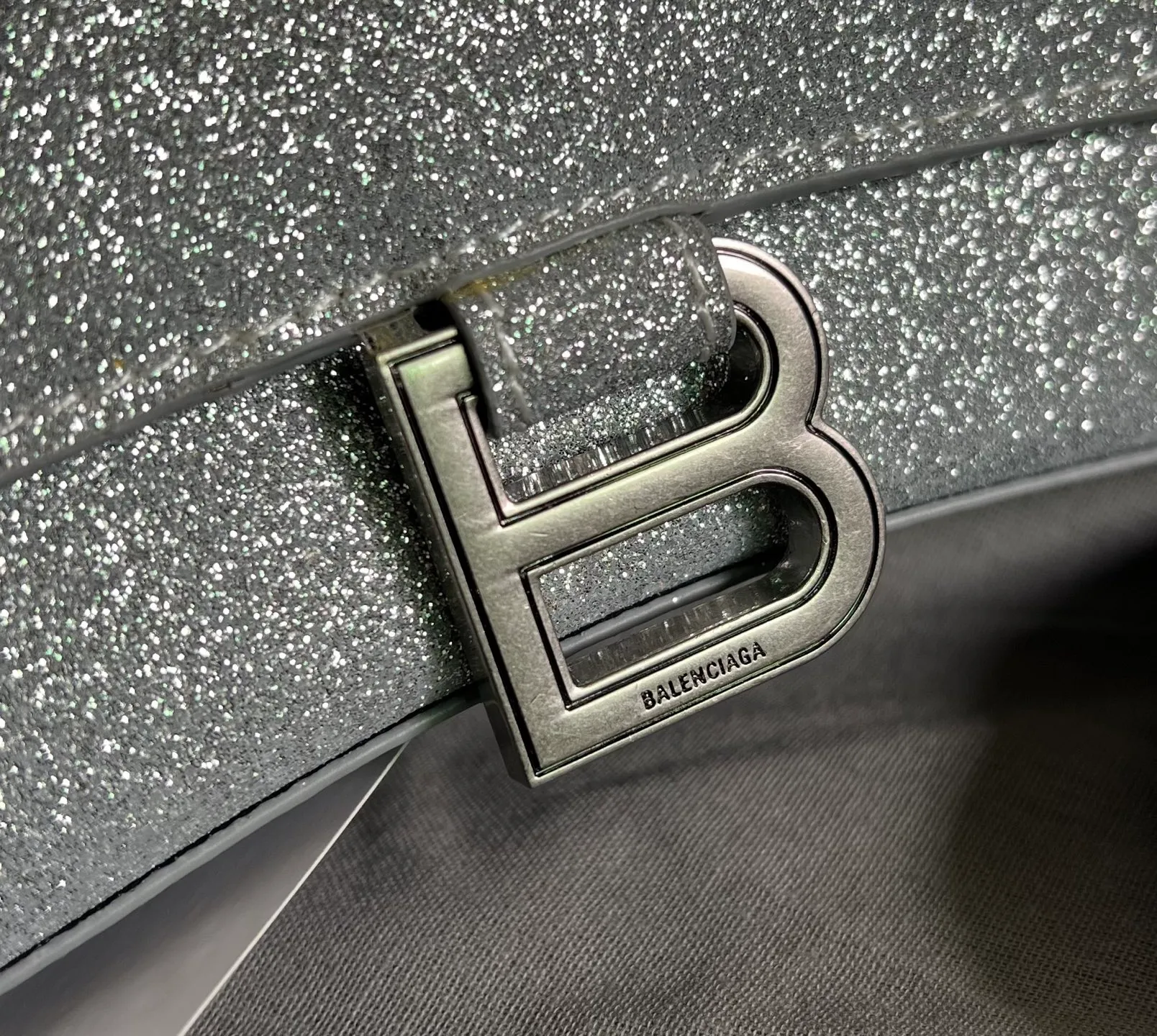 All Categories Official Website "Brand Women's Bags" Women's Bags 💙 BALENCIAGA 2026 New BALENCIAGA Crocodile Pattern Buckle Hourglass Bag