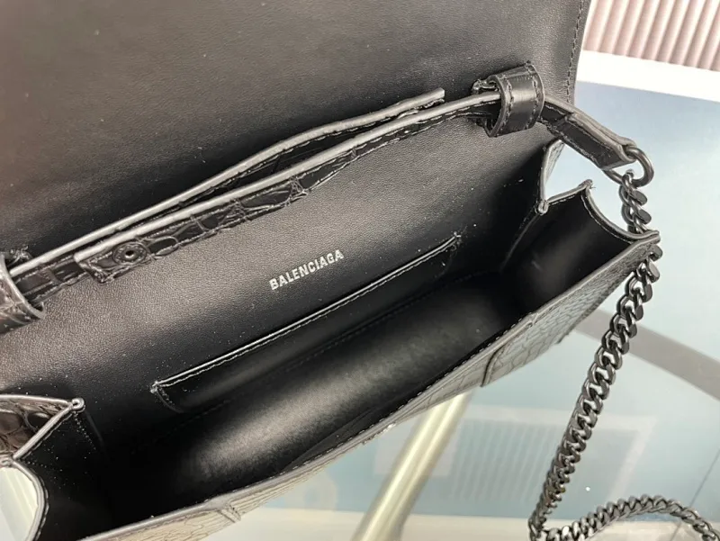 All categories Official website "Brand Women's Bags" Women's Bags 💙 BALENCIAGA 2023 latest Balenciaga crossbody bag