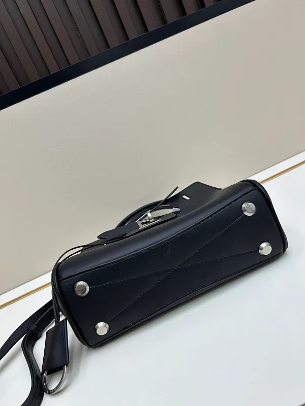 All categories Balenciaga Women's Bags (Balenciaga) Balenciaga 804816