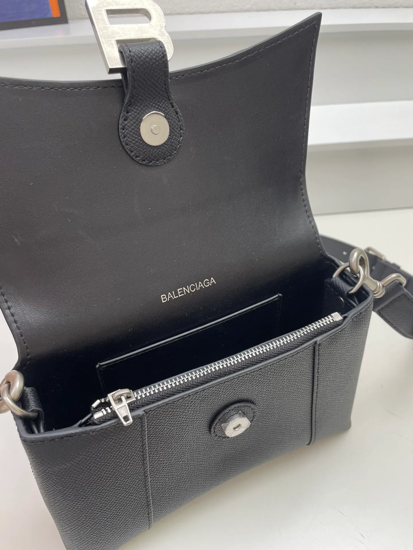 All Categories Official Website "Brand Women's Bags" Women's Bags 💙 BALENCIAGA 2023 latest Balenciaga hourglass bag