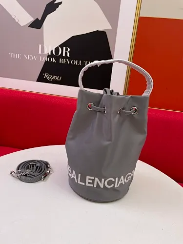 All categories Official website "Brand Women's Bags" Women's Bags 💙 BALENCIAGA 2023 latest Balenciaga bucket bag