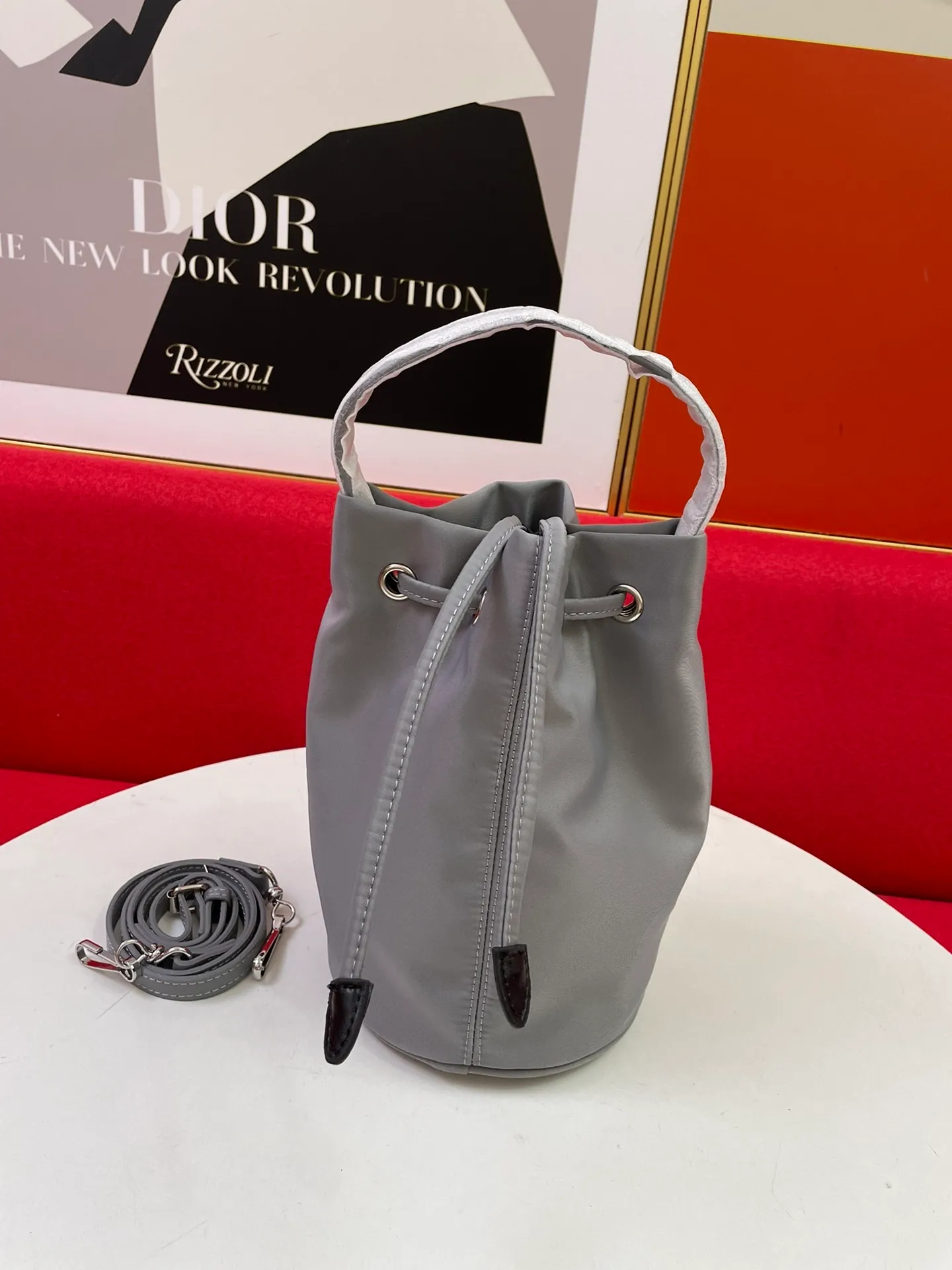 All categories Official website "Brand Women's Bags" Women's Bags 💙 BALENCIAGA 2023 latest Balenciaga bucket bag