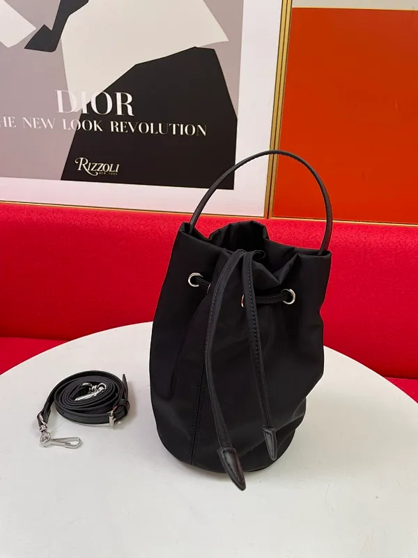All categories Official website "Brand Women's Bags" Women's Bags 💙 BALENCIAGA 2023 latest Balenciaga bucket bag