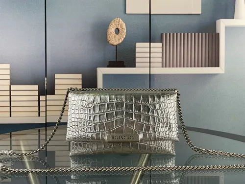 All Categories Official Website "Brand Women's Bags" Women's Bags 💙 BALENCIAGA 2023 latest Balenciaga crocodile pattern crossbody bag