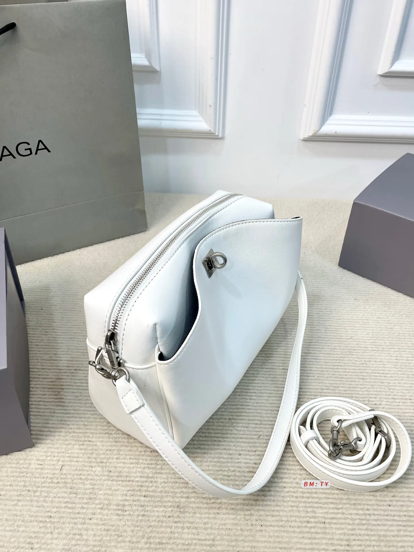 All Categories Official Website "Brand Women's Bags" Women's Bags 💙 BALENCIAGA 2025 New Balenciaga Crossbody Bag