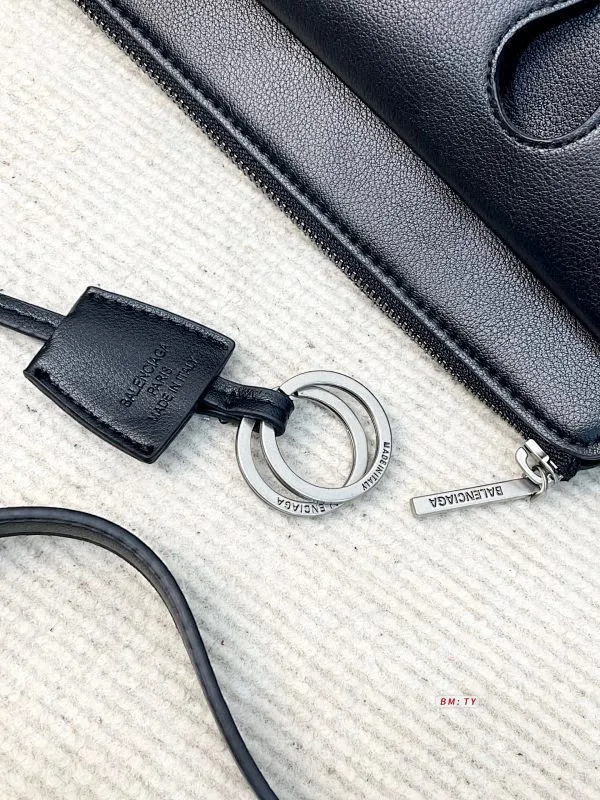 All Categories Official Website "Brand Women's Bags" Women's Bags 💙 BALENCIAGA 2025 New Balenciaga Crossbody Bag