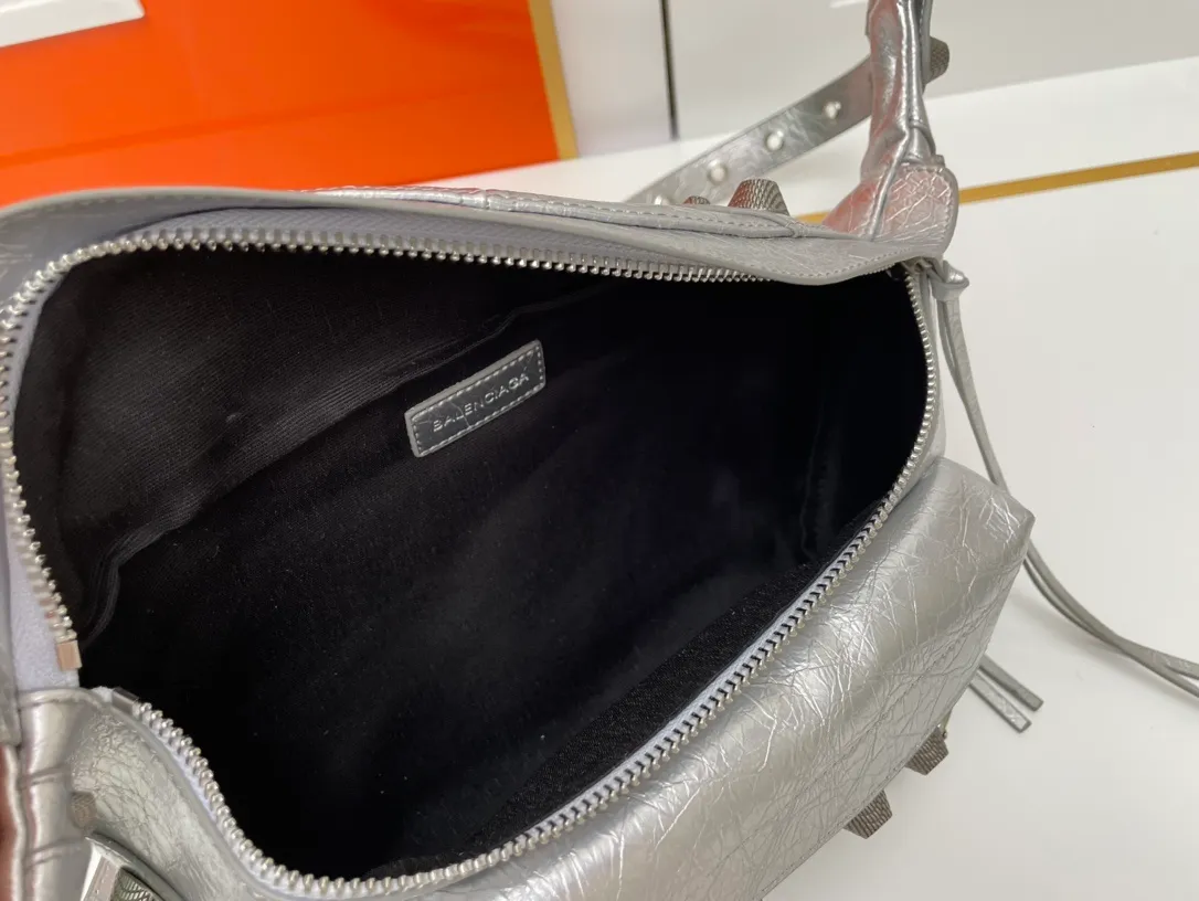 All categories Official website "Brand Women's Bags" Women's Bags 💙 BALENCIAGA 2023 latest Balenciaga crossbody bag