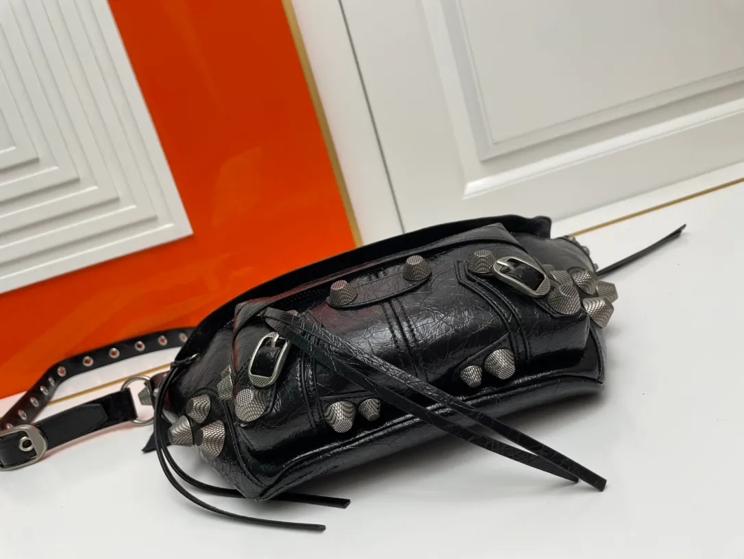 All categories Official website "Brand Women's Bags" Women's Bags 💙 BALENCIAGA 2023 latest Balenciaga crossbody bag