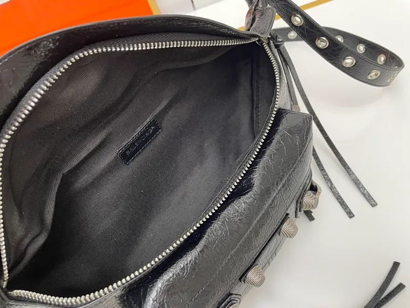 All categories Official website "Brand Women's Bags" Women's Bags 💙 BALENCIAGA 2023 latest Balenciaga crossbody bag