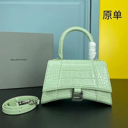All categories Official website "Brand Women's Bags" Women's Bags 💙 BALENCIAGA 2022 Official New Balenciaga Hourglass Bag Wholesale Small size 58004300 Medium size 58004600 High quality Size: Small size 13-8-19CM Medium size 14-10-23