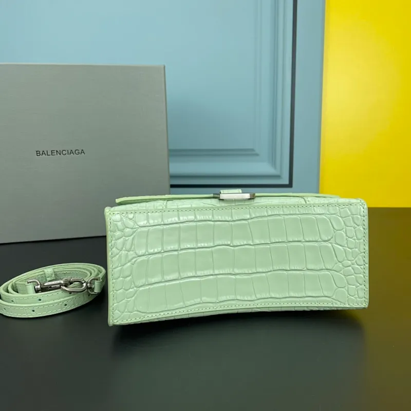 All categories Official website "Brand Women's Bags" Women's Bags 💙 BALENCIAGA 2022 Official New Balenciaga Hourglass Bag Wholesale Small size 58004300 Medium size 58004600 High quality Size: Small size 13-8-19CM Medium size 14-10-23