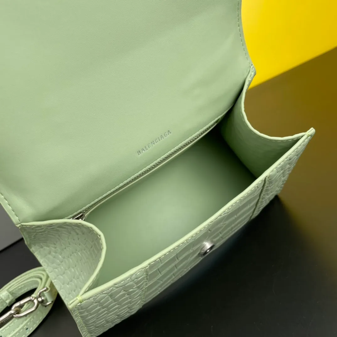 All categories Official website "Brand Women's Bags" Women's Bags 💙 BALENCIAGA 2022 Official New Balenciaga Hourglass Bag Wholesale Small size 58004300 Medium size 58004600 High quality Size: Small size 13-8-19CM Medium size 14-10-23