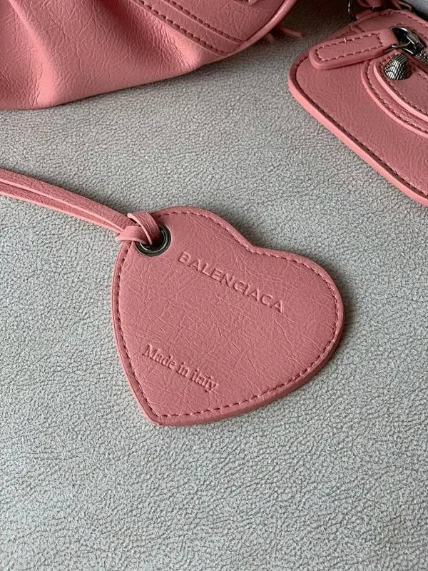 All categories Official website "Brand Women's Bags" Women's Bags 💙 BALENCIAGA Fine imitation BALENCIAGA, high imitation BALENCIAGA bag, BALENCIAGA crossbody bag, 2023 official latest version BALENCIAGA armpit bag, BALENCIAGA bag factory, recommended bag, size: 25-6-14C
