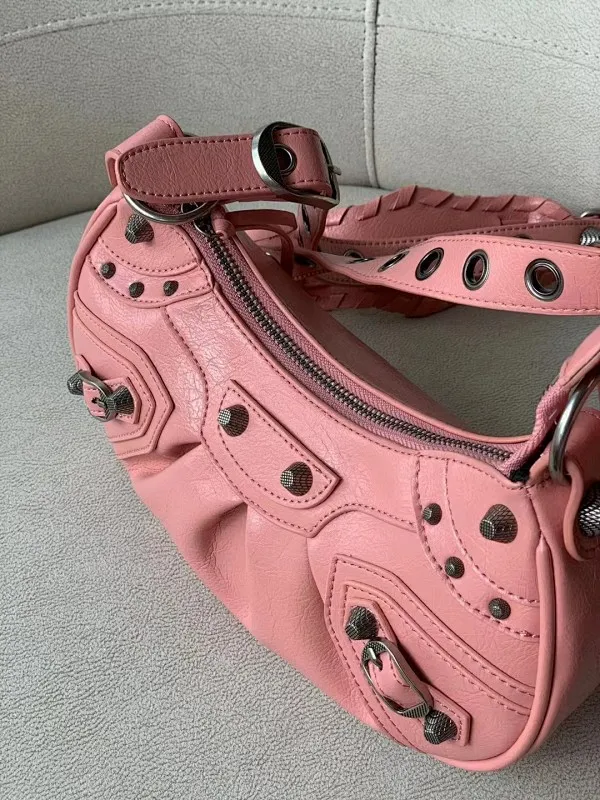 All categories Official website "Brand Women's Bags" Women's Bags 💙 BALENCIAGA Fine imitation BALENCIAGA, high imitation BALENCIAGA bag, BALENCIAGA crossbody bag, 2023 official latest version BALENCIAGA armpit bag, BALENCIAGA bag factory, recommended bag, size: 25-6-14C