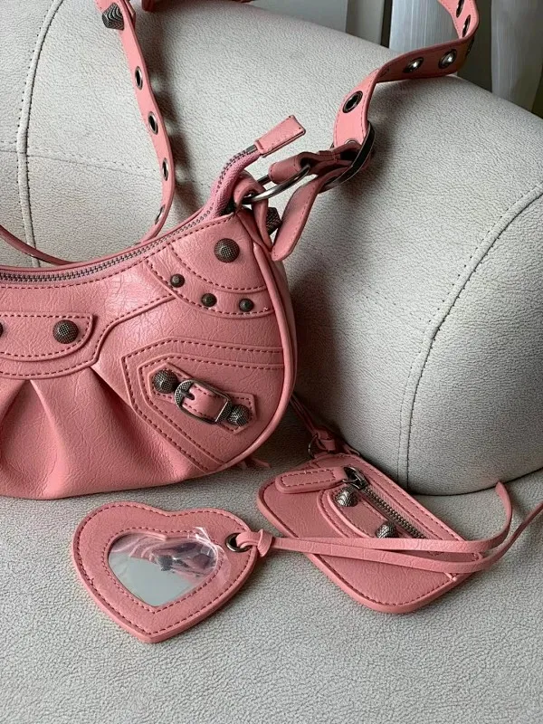 All categories Official website "Brand Women's Bags" Women's Bags 💙 BALENCIAGA Fine imitation BALENCIAGA, high imitation BALENCIAGA bag, BALENCIAGA crossbody bag, 2023 official latest version BALENCIAGA armpit bag, BALENCIAGA bag factory, recommended bag, size: 25-6-14C