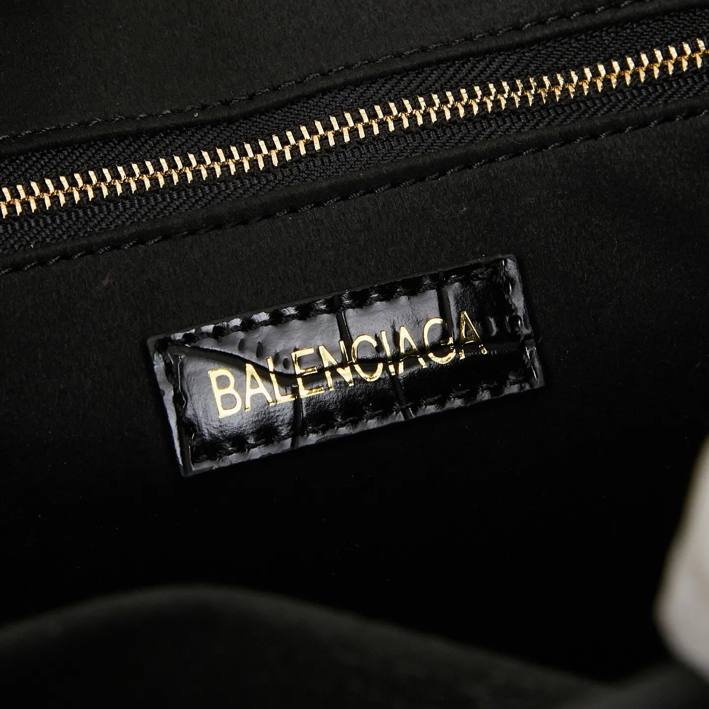 All Categories Official Website "Brand Women's Bags" Women's Bags 💙 BALENCIAGA 2025 Official Website New Balenciaga Crossbody Bag