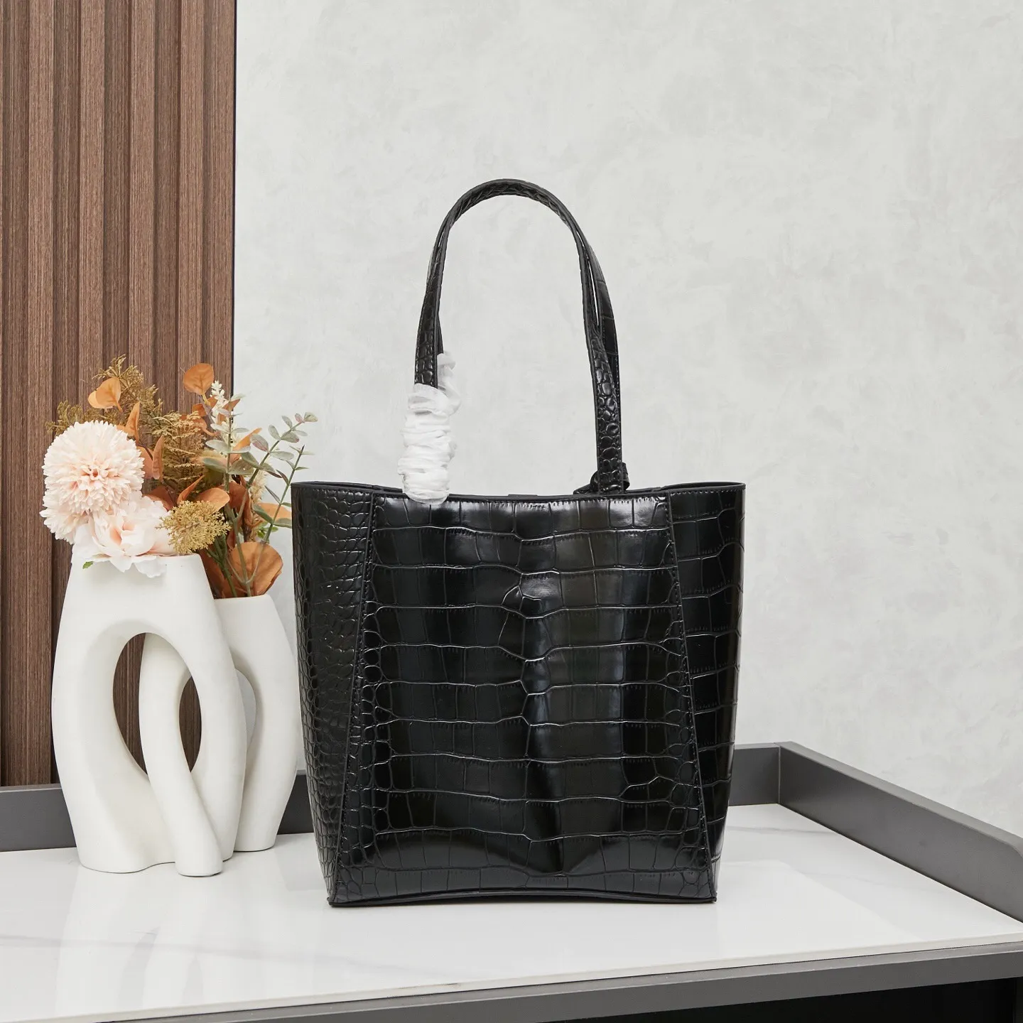 All Categories Official Website "Brand Women's Bags" Women's Bags 💙 BALENCIAGA 2025 Official Website New Balenciaga Crossbody Bag