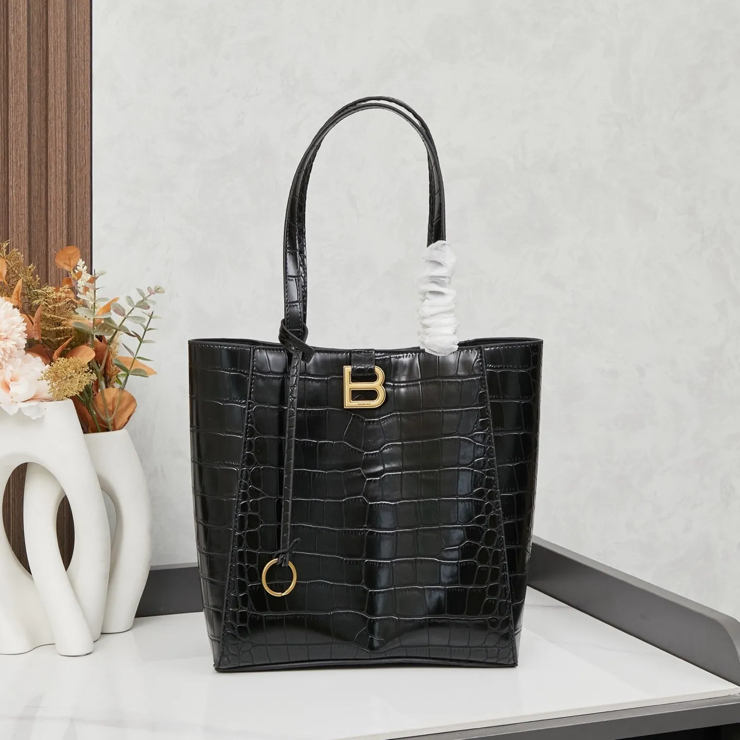 All Categories Official Website "Brand Women's Bags" Women's Bags 💙 BALENCIAGA 2025 Official Website New Balenciaga Crossbody Bag