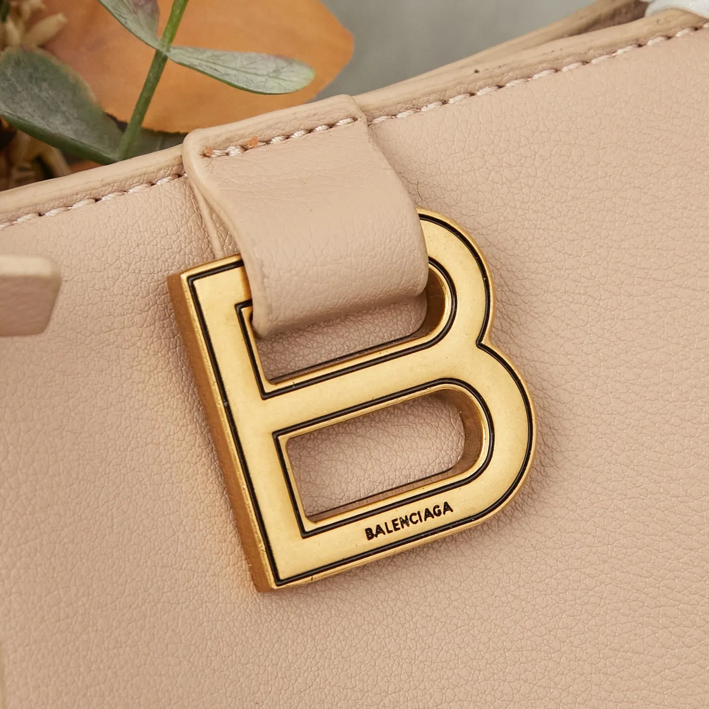 All Categories Official Website "Brand Women's Bags" Women's Bags 💙 BALENCIAGA 2025 Official Website New Balenciaga Crossbody Bag
