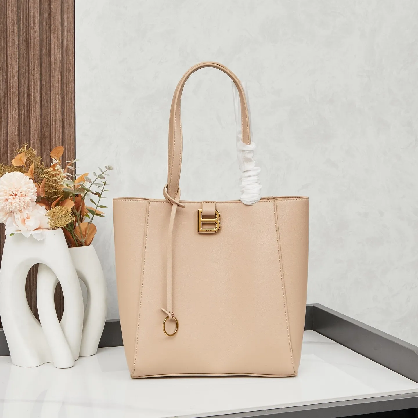 All Categories Official Website "Brand Women's Bags" Women's Bags 💙 BALENCIAGA 2025 Official Website New Balenciaga Crossbody Bag