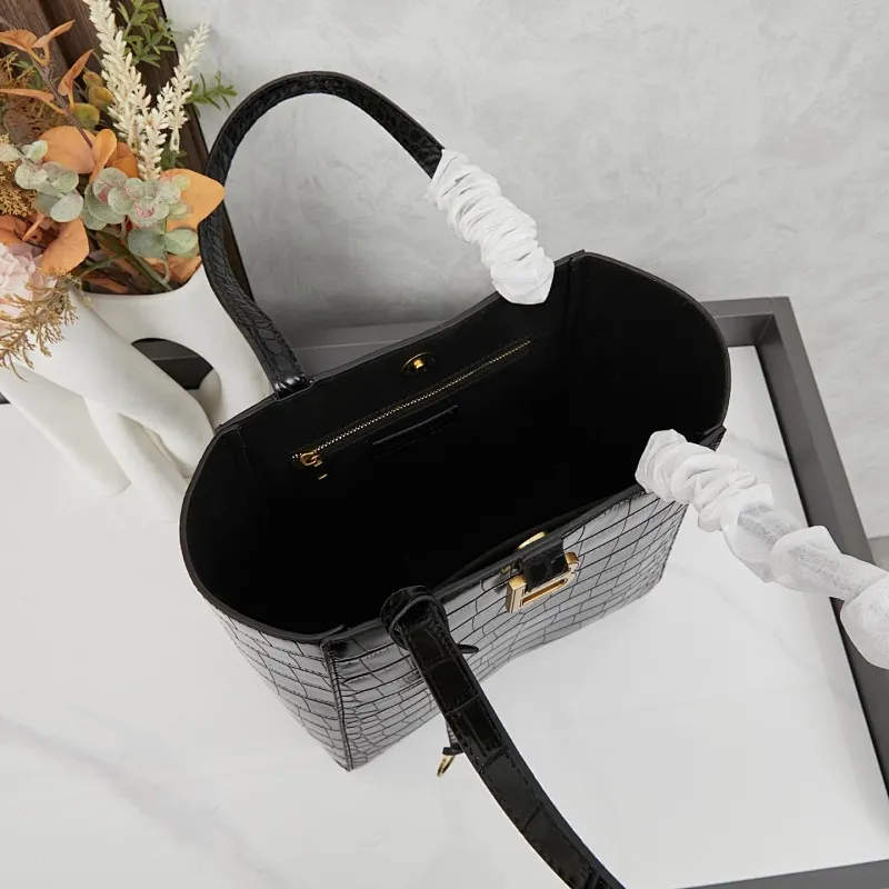 All Categories Official Website "Brand Women's Bags" Women's Bags 💙 BALENCIAGA 2025 Official Website New Balenciaga Crossbody Bag