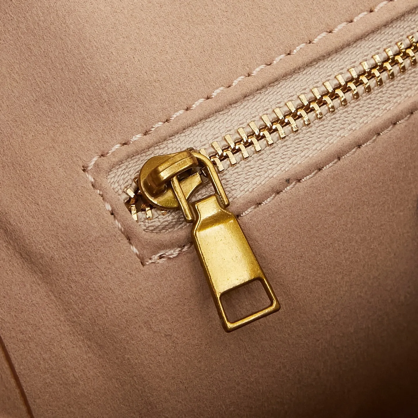 All Categories Official Website "Brand Women's Bags" Women's Bags 💙 BALENCIAGA 2025 Official Website New Balenciaga Crossbody Bag