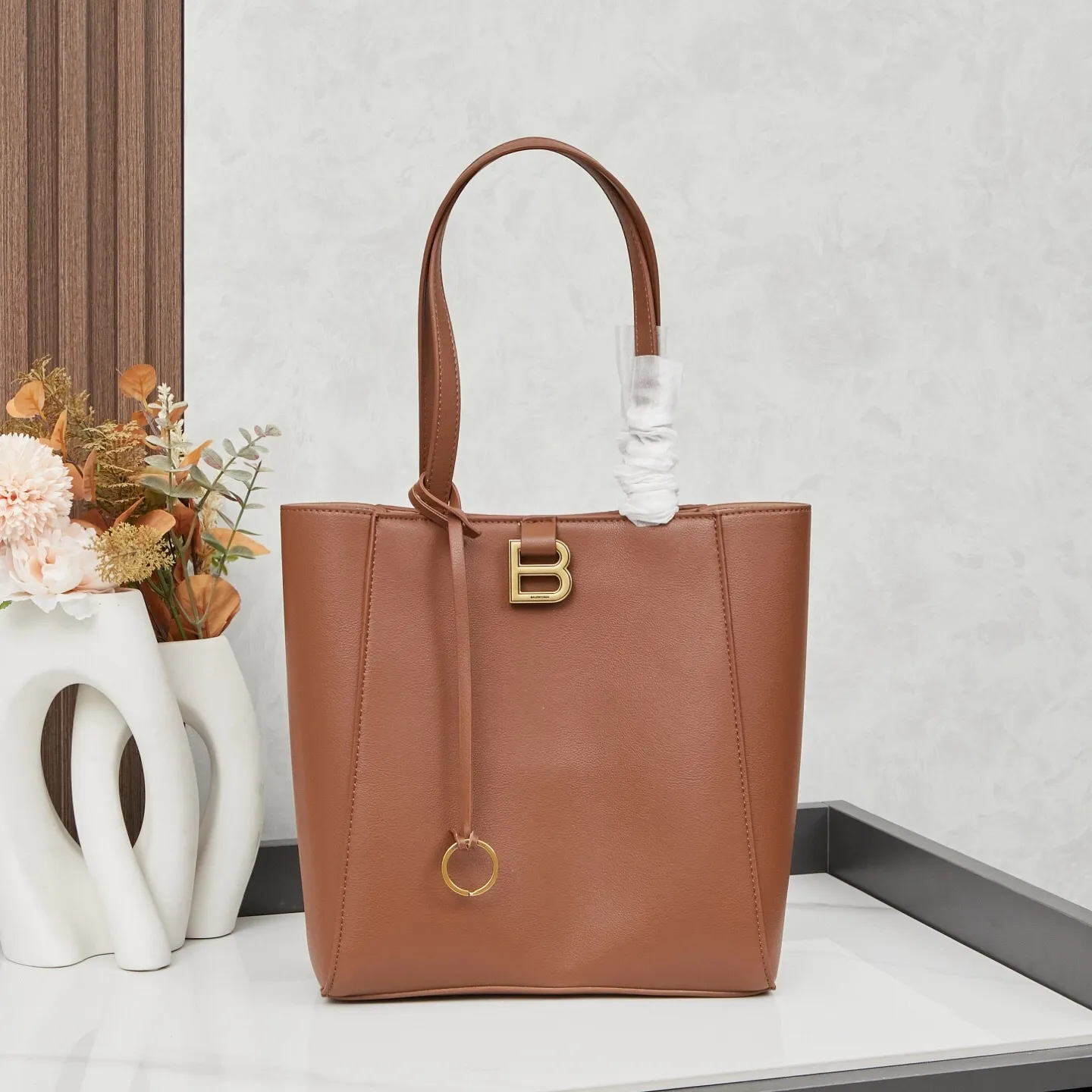 All Categories Official Website "Brand Women's Bags" Women's Bags 💙 BALENCIAGA 2025 Official Website New Balenciaga Crossbody Bag