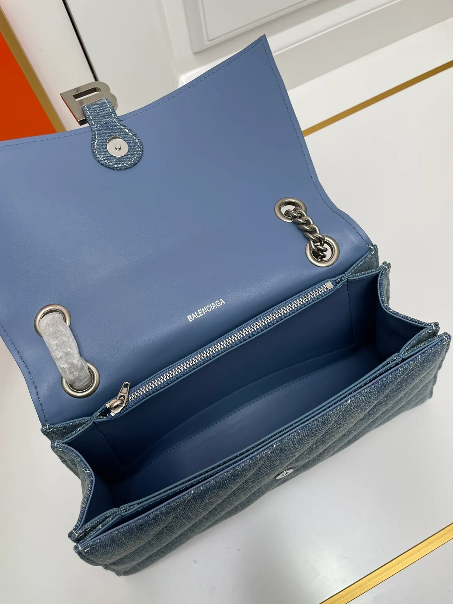All categories Official website "Brand Women's Bags" Women's Bags 💙 BALENCIAGA 2023 latest Balenciaga denim crossbody bag