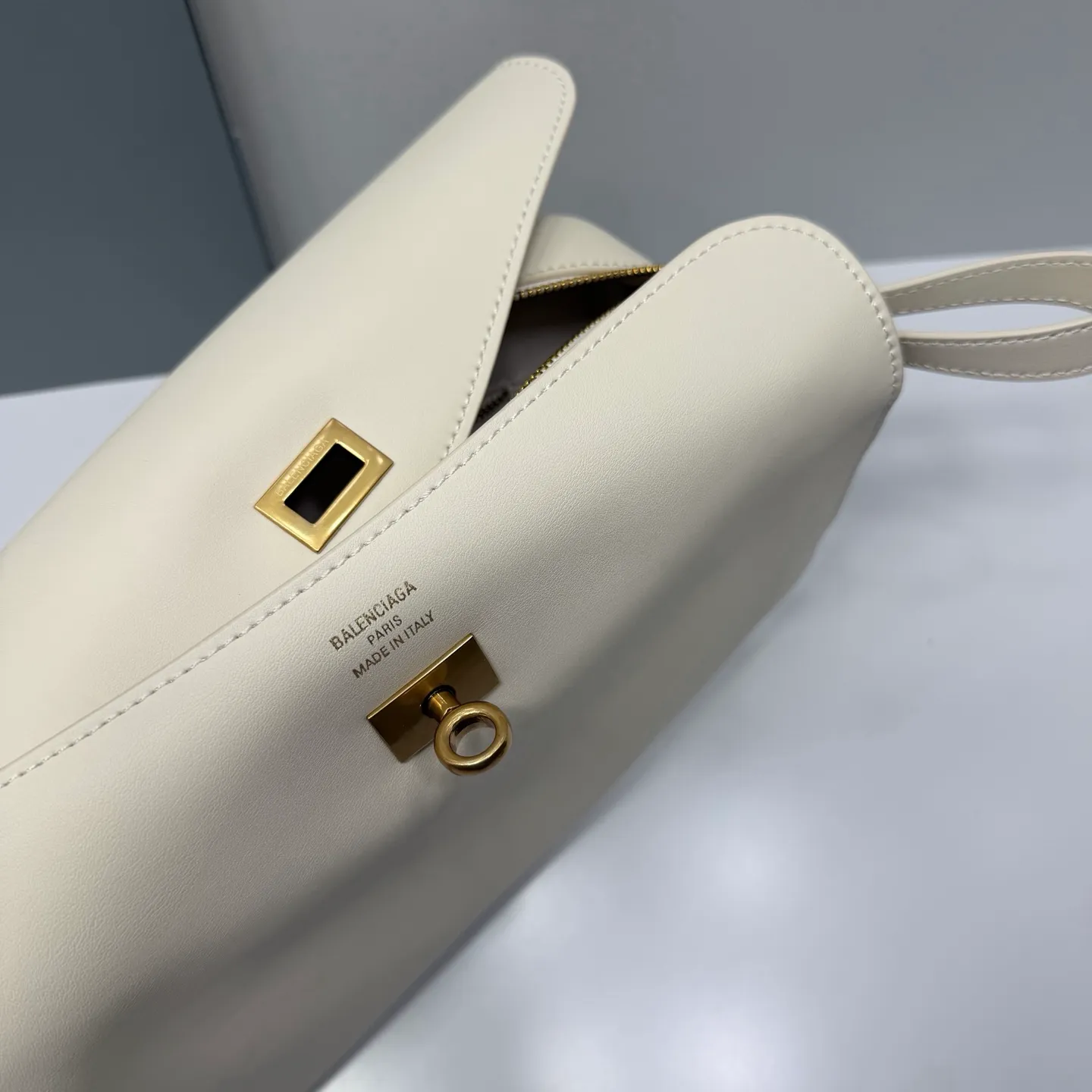 All Categories Official Website "Brand Women's Bags" Women's Bags 💙 BALENCIAGA 2026 New Balenciaga Crossbody Bag