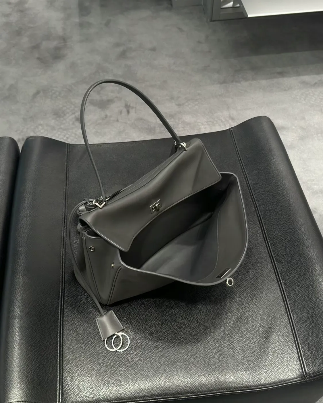 All Categories Balenciaga Women's Bags (Balenciaga) Balenciaga 2211