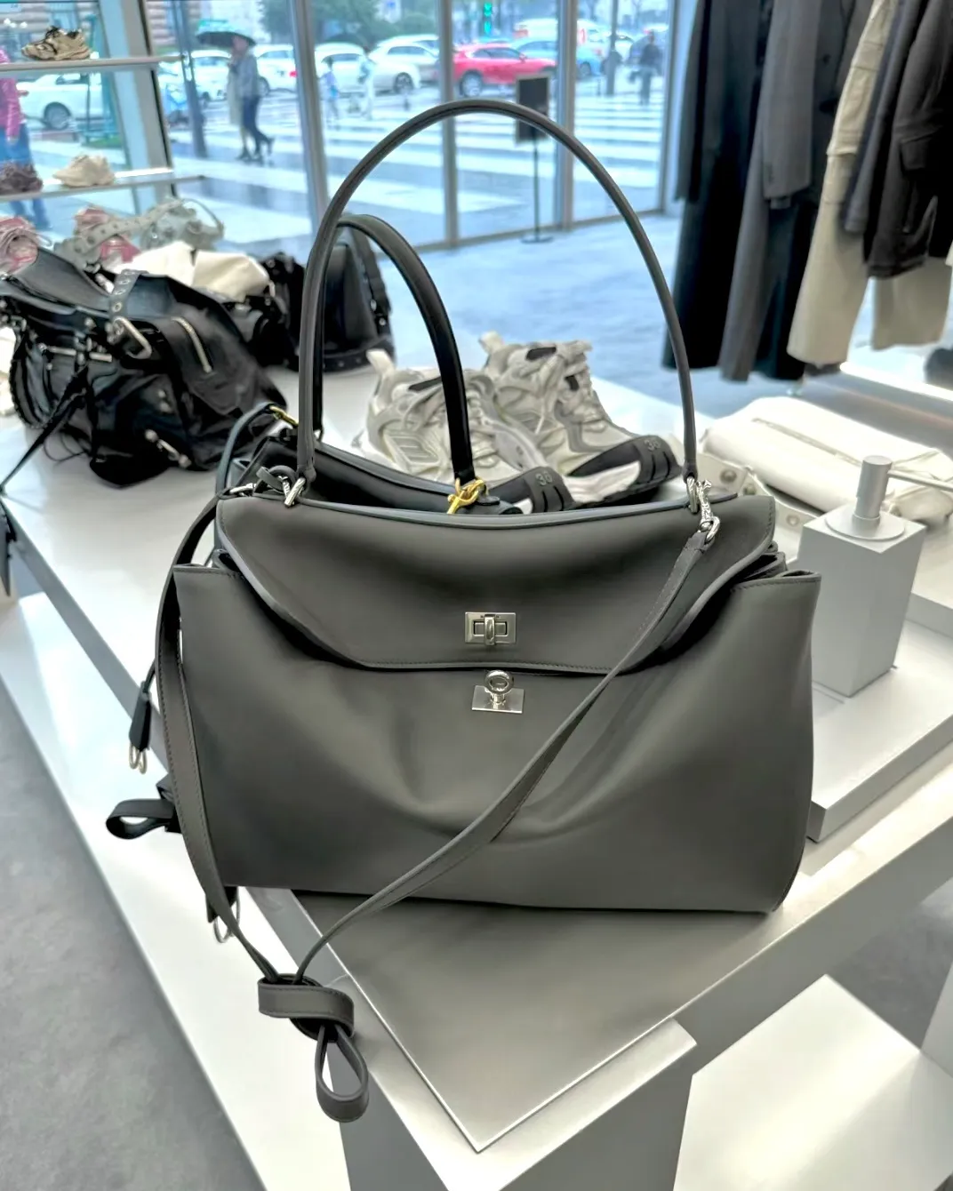 All Categories Balenciaga Women's Bags (Balenciaga) Balenciaga 2211
