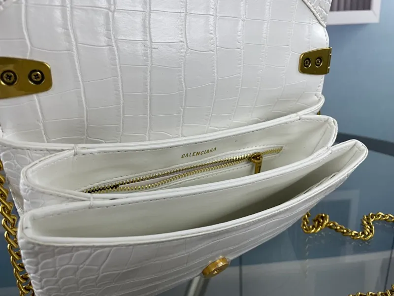 All Categories Official Website "Brand Women's Bags" Women's Bags 💙 BALENCIAGA 2023 latest Balenciaga crocodile pattern crossbody bag