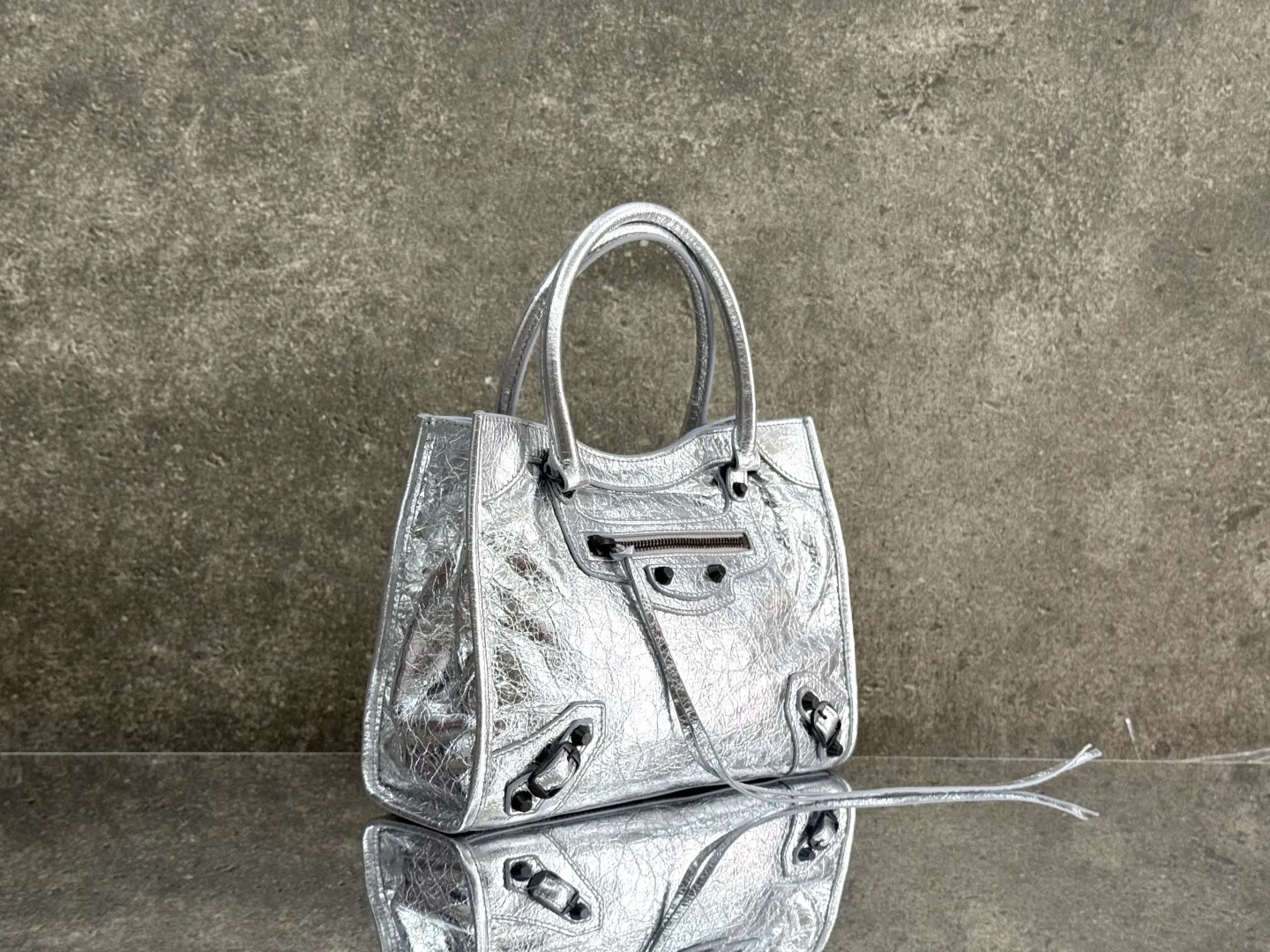 All Categories Balenciaga Women's Bags (Balenciaga) Balenciaga 1020