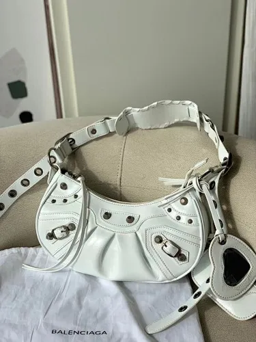 All categories Official website "Brand Women's Bags" Women's Bags 💙 BALENCIAGA Fine imitation BALENCIAGA, high imitation BALENCIAGA bag, BALENCIAGA crossbody bag, 2023 official latest version BALENCIAGA armpit bag, BALENCIAGA bag factory, recommended bag, size: 25-6-14C