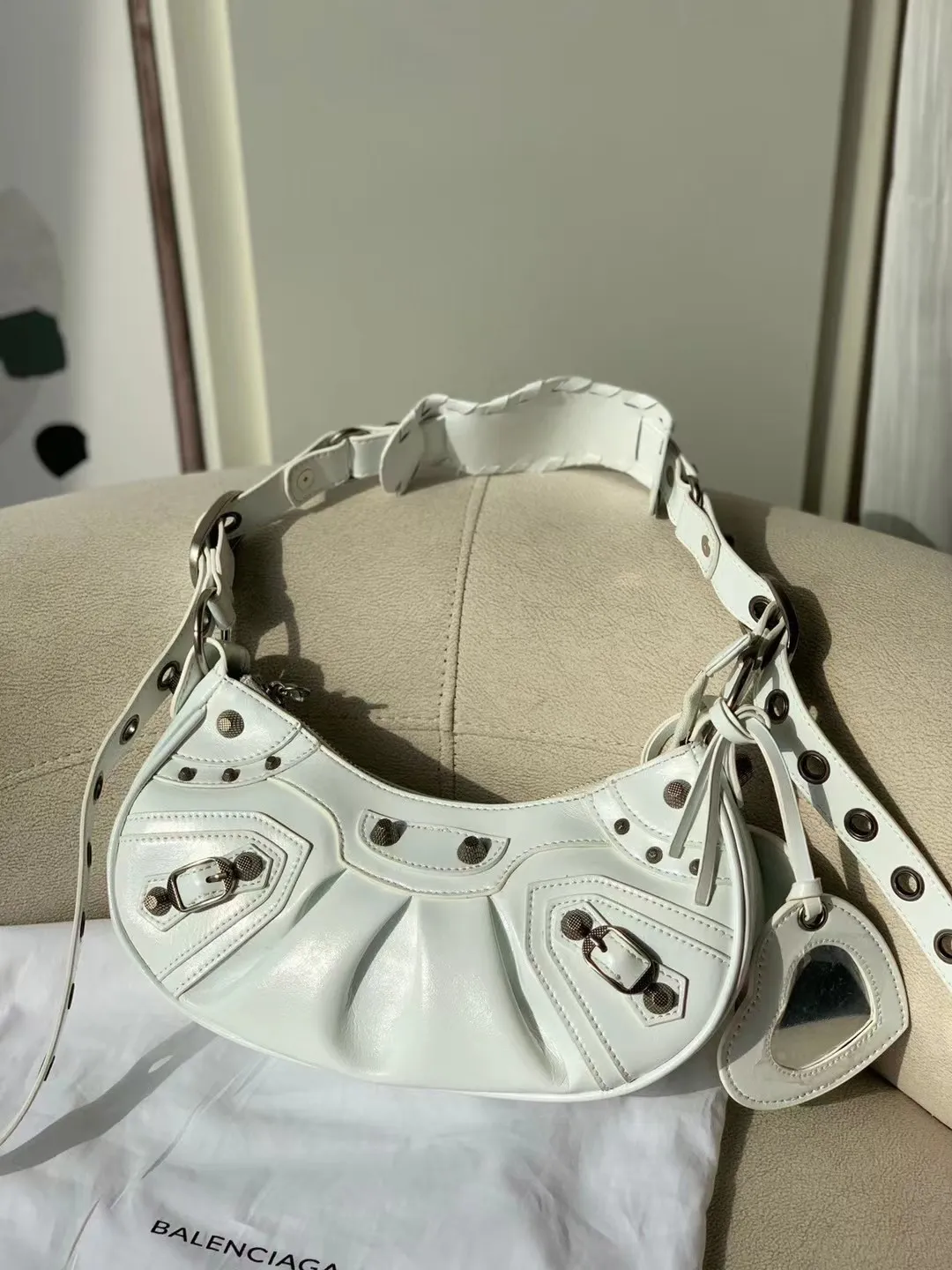 All categories Official website "Brand Women's Bags" Women's Bags 💙 BALENCIAGA Fine imitation BALENCIAGA, high imitation BALENCIAGA bag, BALENCIAGA crossbody bag, 2023 official latest version BALENCIAGA armpit bag, BALENCIAGA bag factory, recommended bag, size: 25-6-14C