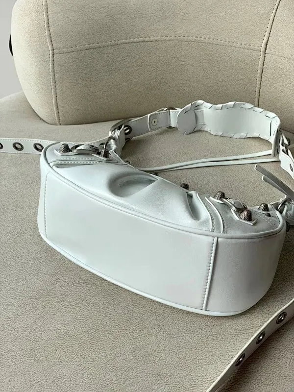 All categories Official website "Brand Women's Bags" Women's Bags 💙 BALENCIAGA Fine imitation BALENCIAGA, high imitation BALENCIAGA bag, BALENCIAGA crossbody bag, 2023 official latest version BALENCIAGA armpit bag, BALENCIAGA bag factory, recommended bag, size: 25-6-14C