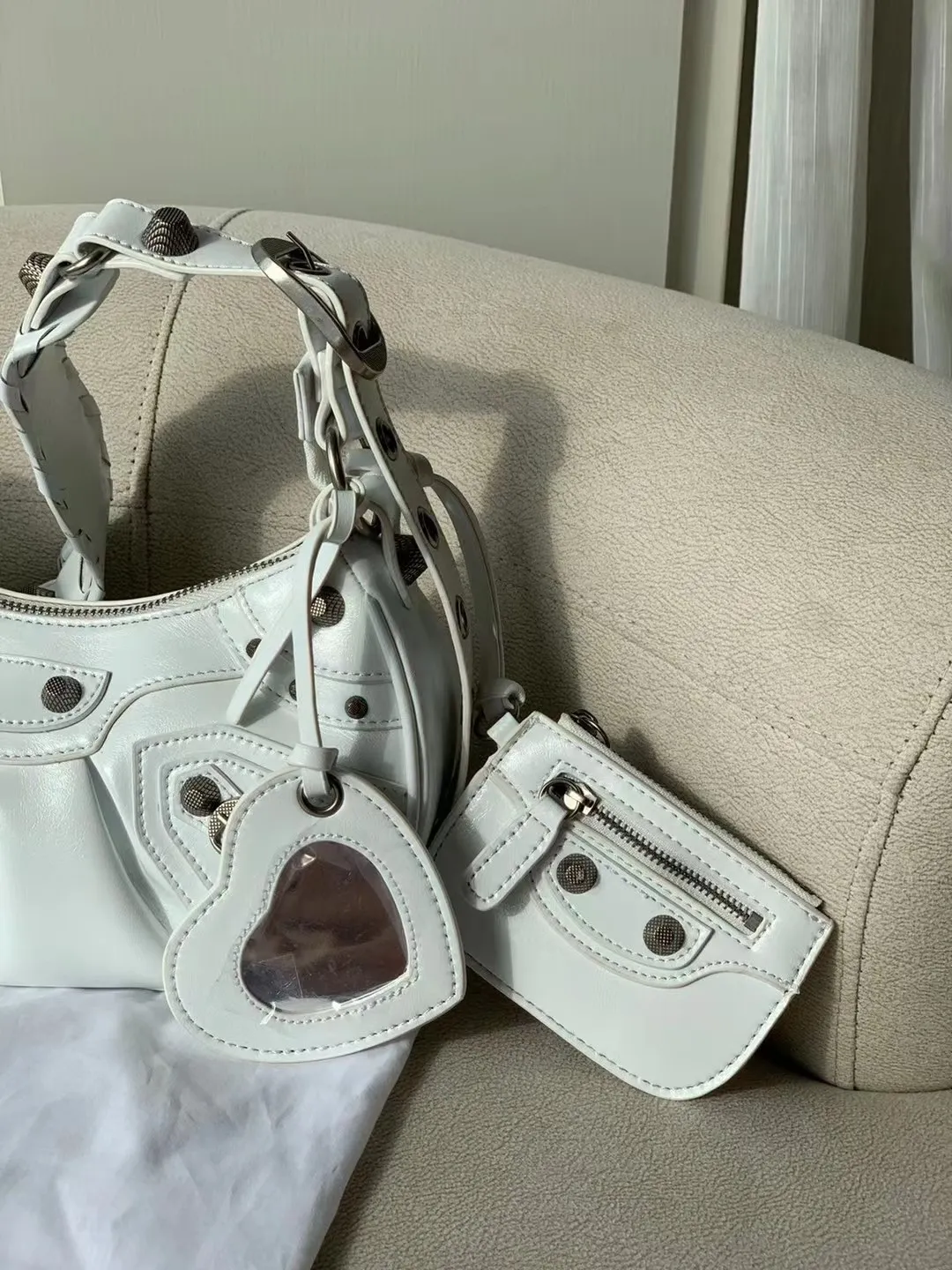 All categories Official website "Brand Women's Bags" Women's Bags 💙 BALENCIAGA Fine imitation BALENCIAGA, high imitation BALENCIAGA bag, BALENCIAGA crossbody bag, 2023 official latest version BALENCIAGA armpit bag, BALENCIAGA bag factory, recommended bag, size: 25-6-14C