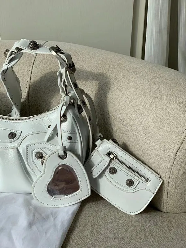 All categories Official website "Brand Women's Bags" Women's Bags 💙 BALENCIAGA Fine imitation BALENCIAGA, high imitation BALENCIAGA bag, BALENCIAGA crossbody bag, 2023 official latest version BALENCIAGA armpit bag, BALENCIAGA bag factory, recommended bag, size: 25-6-14C