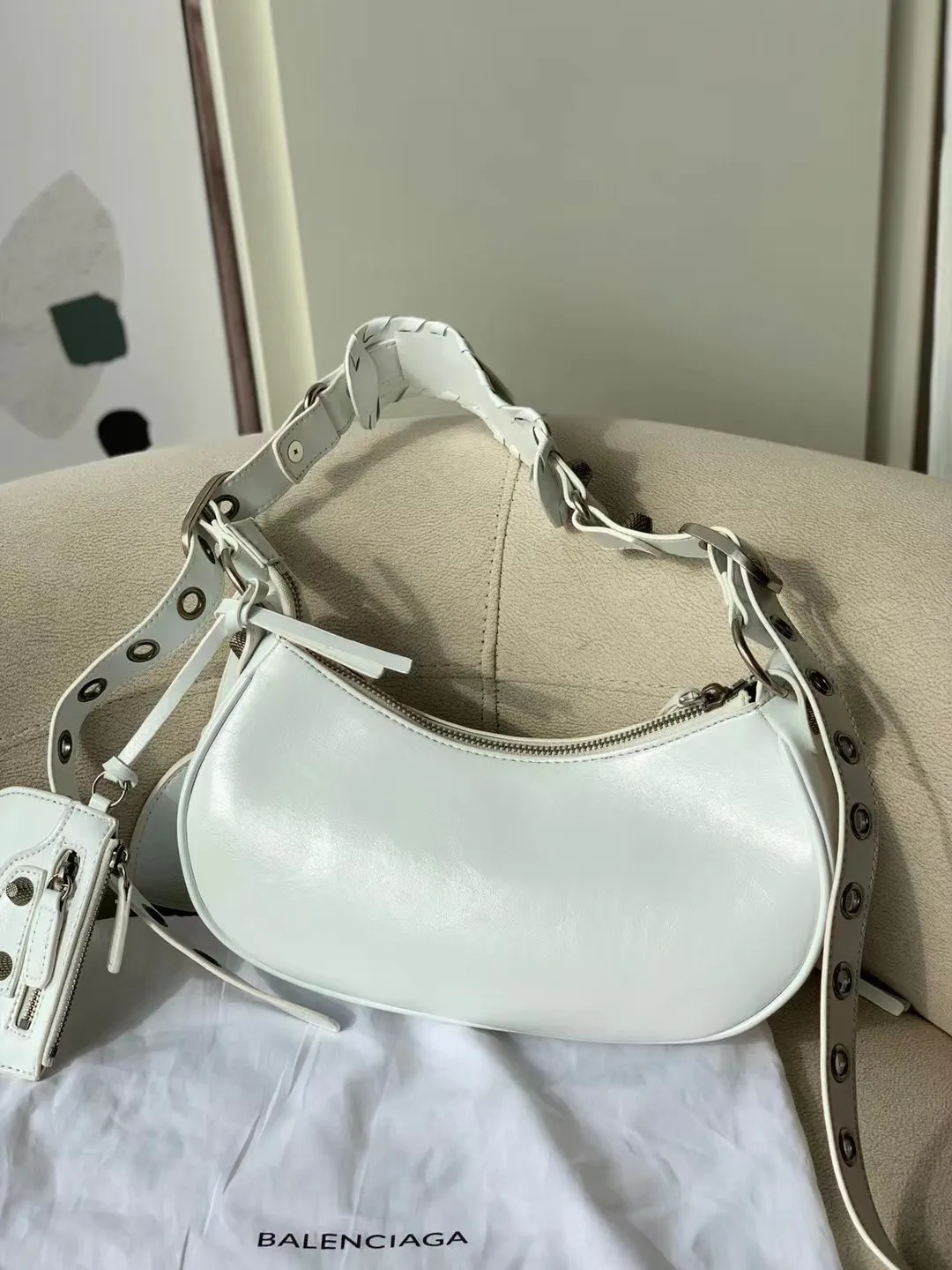 All categories Official website "Brand Women's Bags" Women's Bags 💙 BALENCIAGA Fine imitation BALENCIAGA, high imitation BALENCIAGA bag, BALENCIAGA crossbody bag, 2023 official latest version BALENCIAGA armpit bag, BALENCIAGA bag factory, recommended bag, size: 25-6-14C