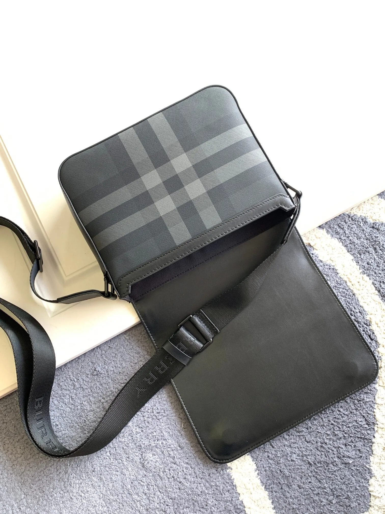 All categories 💚 Top version men’s bags 💚 Burberry 2024 official website new Burberry crossbody bag