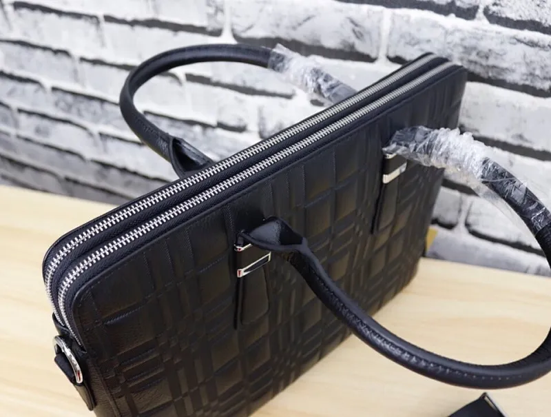 All Categories 💚 Top Version Men's Bags 💚 Burberry 2022 Official New Burberry Briefcase Wholesale 58002200 High Quality Specifications: 39-30-6CM