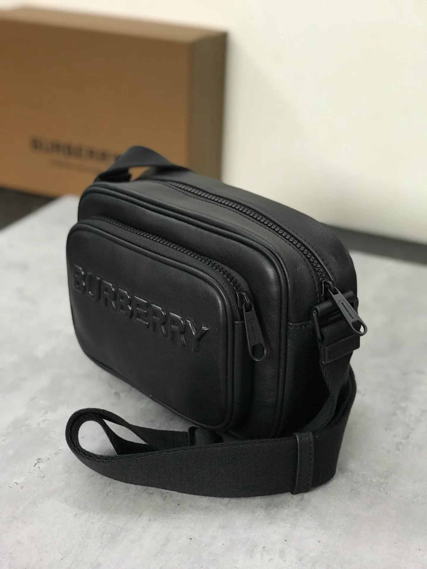 All Categories 💚 Top Version Men’s Bags 💚 Burberry 2023 New Burberry Full Leather Crossbody Bag