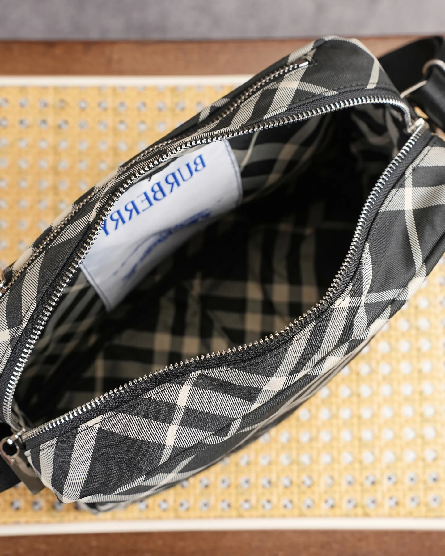 All categories Burberry men's bag (Burbrry) Burberry 8385