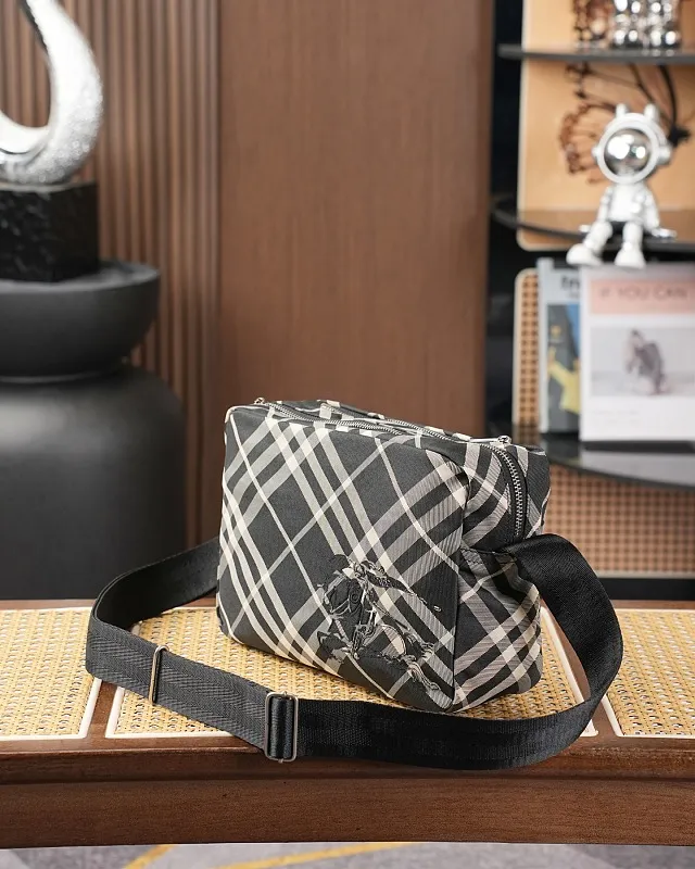 All categories Burberry men's bag (Burbrry) Burberry 8385