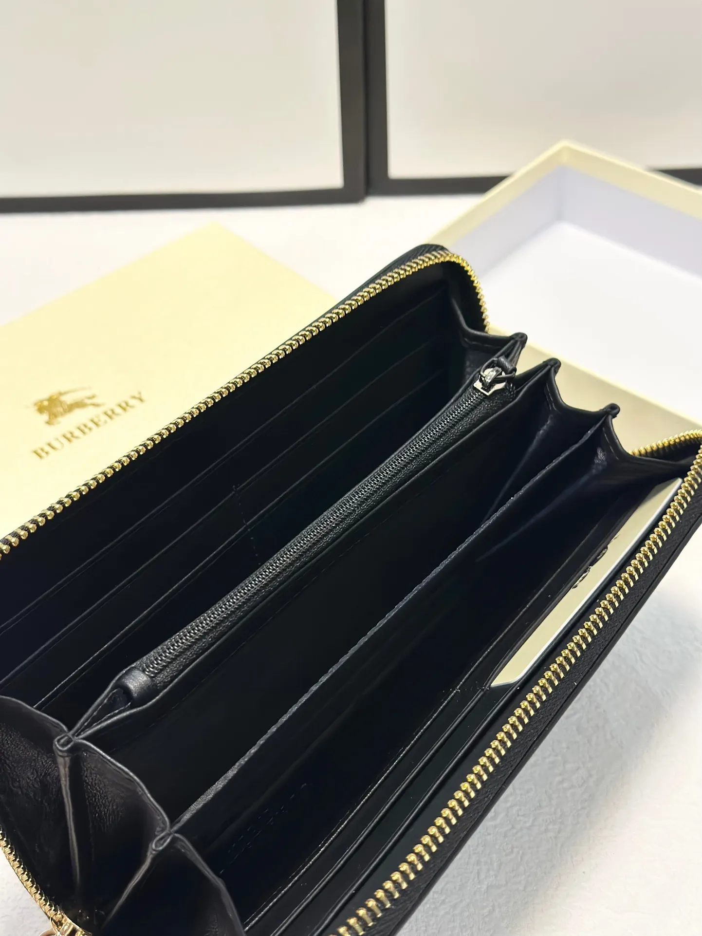 All categories Burberry wallet (Burberry) Burberry 2011