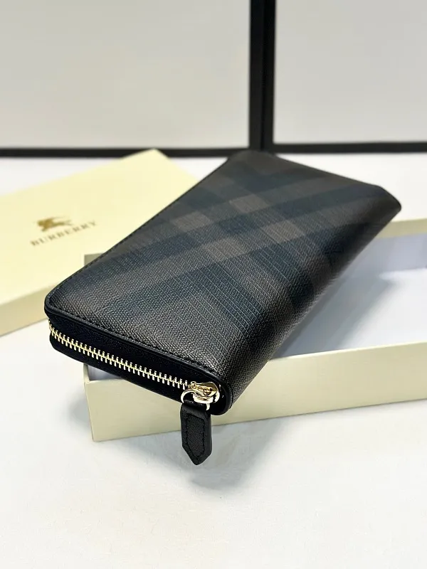 All categories Burberry wallet (Burberry) Burberry 2011